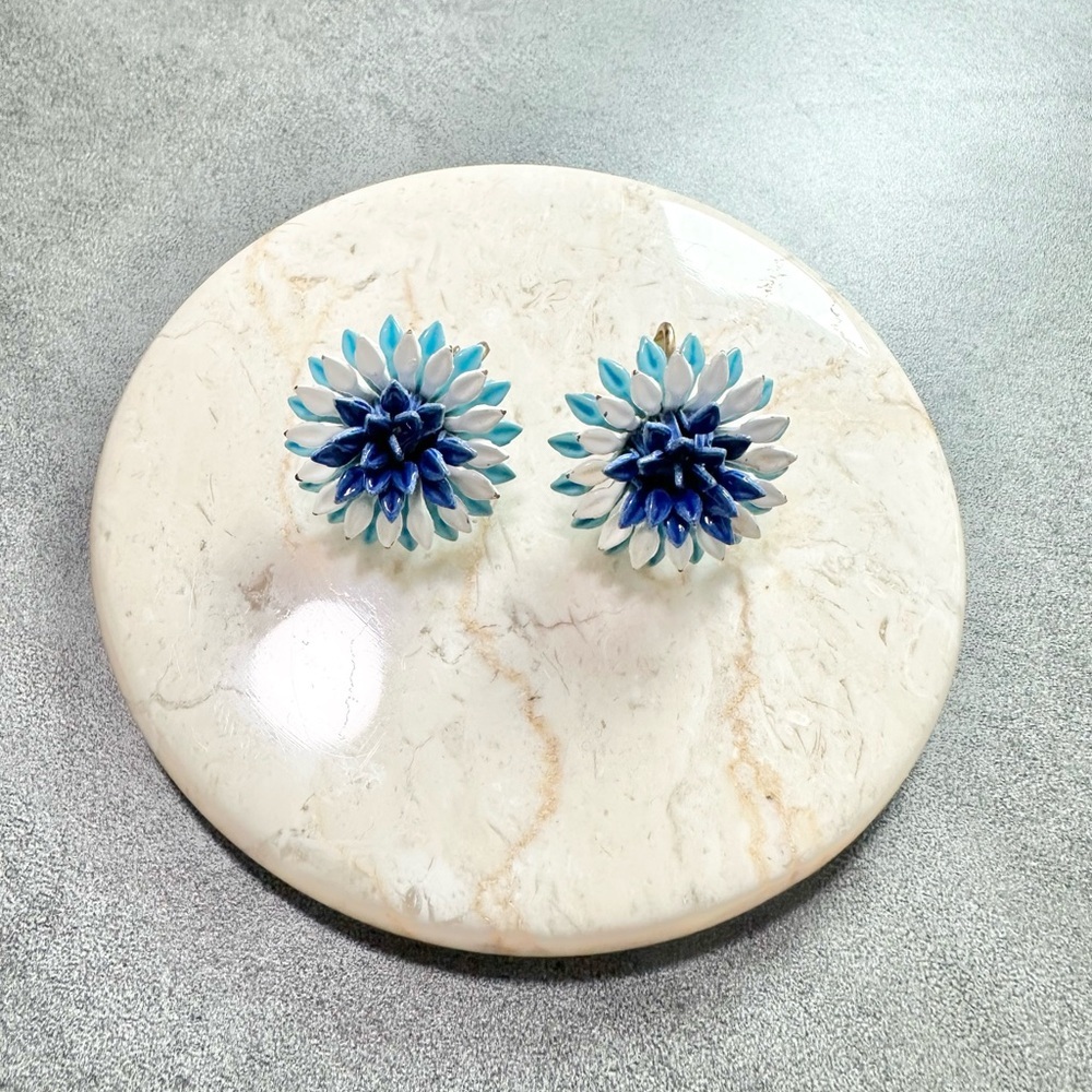 Vintage1960's 70's Blue And White Enamel Floral Clip-on Earrings